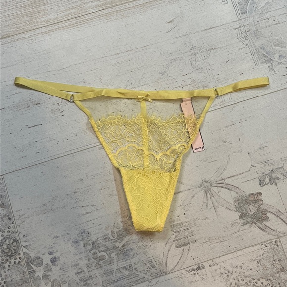 Victoria's Secret Dream Angels Yellow Lace V String Thong Panties Large - Picture 1 of 8